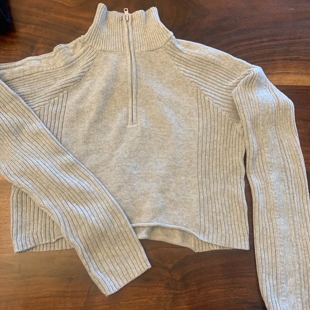 Brandy Melville Size S Gray Knit Long Sleeve Cropped Turtleneck Sweater 16 “ L